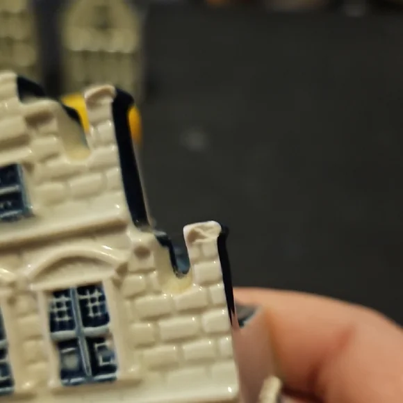 KLM Delft Ceramic Dutch House Figurine - White and Blue Collectabke # 76 - Picture 8 of 9